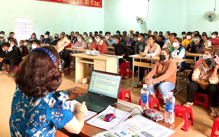 Các cơ sở đào tạo thường xuyên phối hợp với xã, thị trấn tuyển sinh đào tạo và sát hạch cấp GPLX hạng A1. Ảnh: Minh Phương