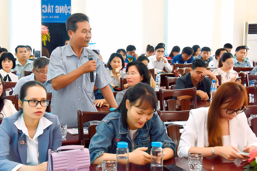 Nhà thơ Tạ Văn Sỹ (tỉnh Kon Tum): “Điều khiến Báo Gia Lai thu hút được nhiều CTV cộng tác lâu dài chính là việc mở và duy trì nhiều chuyên mục trên các ấn phẩm...". Ảnh: Đức Thụy
