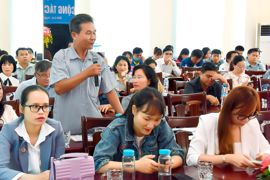 Nhà thơ Tạ Văn Sỹ (tỉnh Kon Tum): “Điều khiến Báo Gia Lai thu hút được nhiều CTV cộng tác lâu dài chính là việc mở và duy trì nhiều chuyên mục trên các ấn phẩm...". Ảnh: Đức Thụy Nhà thơ Tạ Văn Sỹ (tỉnh Kon Tum): “Điều khiến Báo Gia Lai thu hút được nhiều CTV cộng tác lâu dài chính là việc mở và duy trì nhiều chuyên mục trên các ấn phẩm...". Ảnh: Đức Thụy
