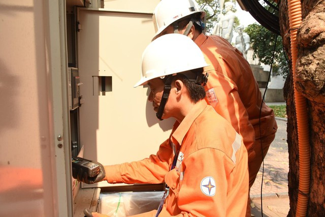 Giá điện có thể tiếp tục được điều chỉnh tăng khi EVN lỗ thêm 1 tỉ USD