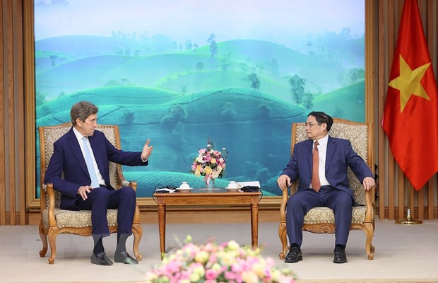 Thủ tướng Phạm Minh Chính tiếp Đặc phái viên của Tổng thống Hoa Kỳ về Khí hậu John Kerry. (Ảnh: Dương Giang/TTXVN)