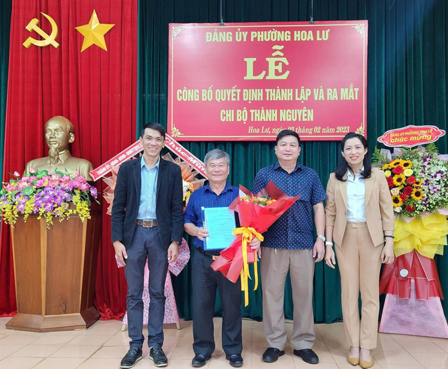 Đảng ủy phường Hoa Lư (TP. Pleiku) công bố quyết định thành lập và ra mắt Chi bộ Thành Nguyên. Ảnh: P.D