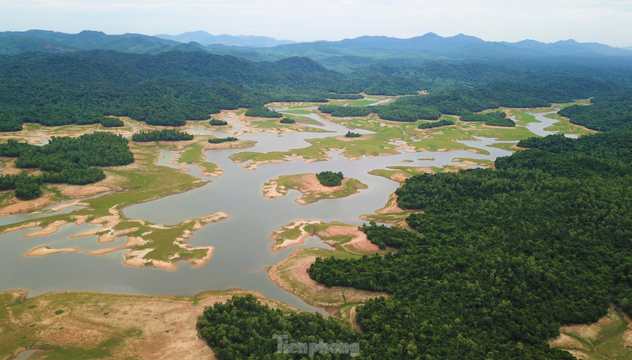 Lực lượng tham gia mở đường 22 năm những năm 1966 - 1972 gồm 4 đội thanh niên xung phong (TNXP) với khoảng hơn 6.000 người. Đến cuối năm 1970, đầu năm 1971, tuyến đường chiến lược 22 hoàn thành.