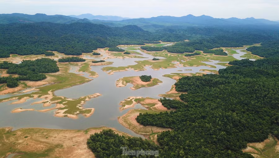 Lực lượng tham gia mở đường 22 năm những năm 1966 - 1972 gồm 4 đội thanh niên xung phong (TNXP) với khoảng hơn 6.000 người. Đến cuối năm 1970, đầu năm 1971, tuyến đường chiến lược 22 hoàn thành.