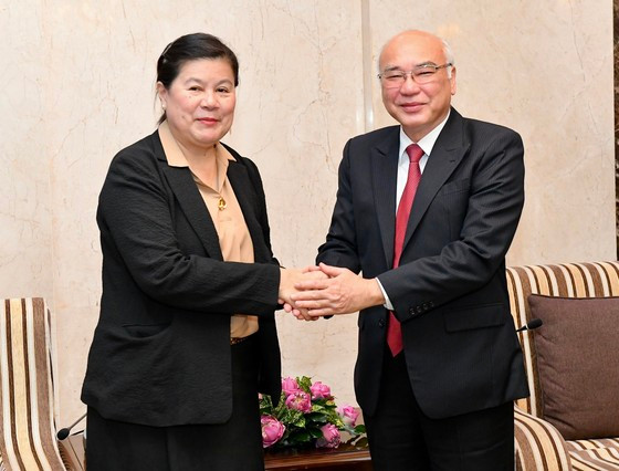 Trưởng ban Tuyên giáo Thành ủy TPHCM Phan Nguyễn Như Khuê và Phó trưởng Ban Tuyên huấn Trung ương Đảng Nhân dân Cách mạng Lào Vilavone Phanthavong tại buổi tiếp. Ảnh: VIỆT DŨNG Trưởng ban Tuyên giáo Thành ủy TPHCM Phan Nguyễn Như Khuê và Phó trưởng Ban Tuyên huấn Trung ương Đảng Nhân dân Cách mạng Lào Vilavone Phanthavong tại buổi tiếp. Ảnh: VIỆT DŨNG