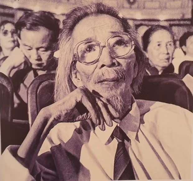 Nhạc sĩ Văn Cao trong một đêm nhạc. (Ảnh: Nguyễn Đình Toán)