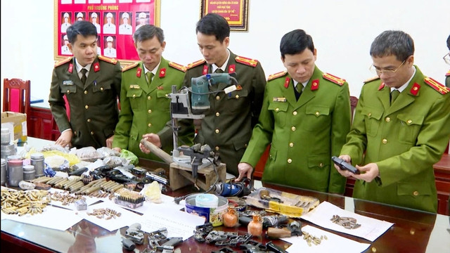 Lực lượng Công an tỉnh Thanh Hóa kiểm đếm tang vật vụ án. CÔNG AN THANH HÓA
