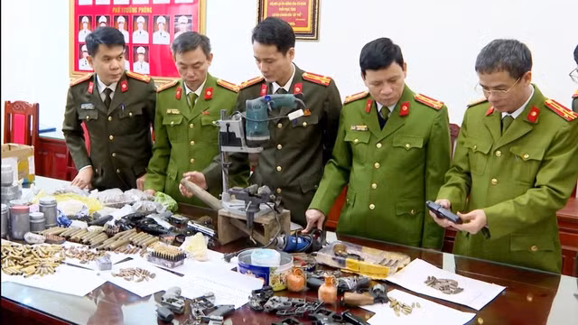 Lực lượng Công an tỉnh Thanh Hóa kiểm đếm tang vật vụ án. CÔNG AN THANH HÓA