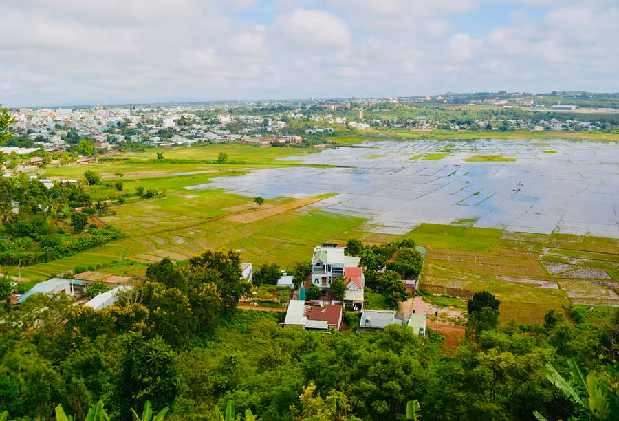 Thung lũng Ia Nung nhìn từ đường Tô Vĩnh Diện, TP. Pleiku. Ảnh: N.T.D