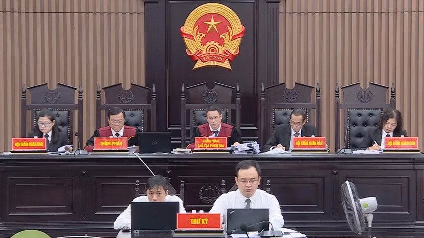 HĐXX vụ án ''chuyến bay giải cứu''. Ảnh: CTV