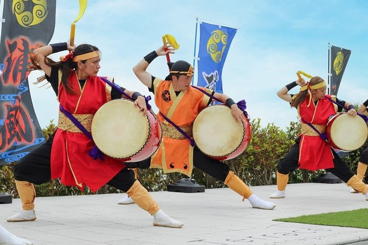 Vũ công Eisa tại Festival Huế, đội trống Eisa từ Okinawa đã có nhiều năm tham gia hoạt động lễ hội này. (Ảnh: Cổng thông tin tỉnh Thừa Thiên Huế)