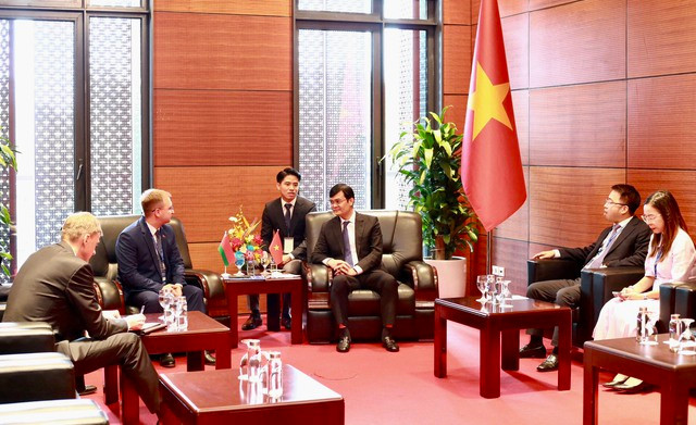 Anh Bùi Quang Huy tiếp xã giao Bí thư Ban Chấp hành T.Ư Đoàn TNCS Belarus - Ảnh 1. Anh Bùi Quang Huy tiếp xã giao ông Sergei Klishevich, Bí thư T.Ư Đoàn TNCS Belarus. Ảnh: BẢO ANH