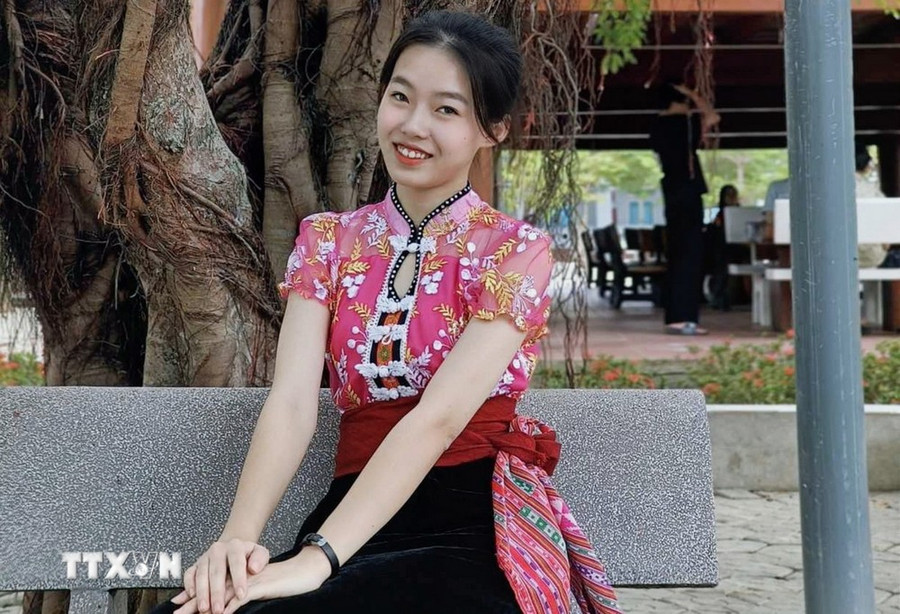Tân thủ khoa khối C toàn quốc Lương Thị Hồng Thu. (Ảnh: TTXVN phát) Tân thủ khoa khối C toàn quốc Lương Thị Hồng Thu. (Ảnh: TTXVN phát)