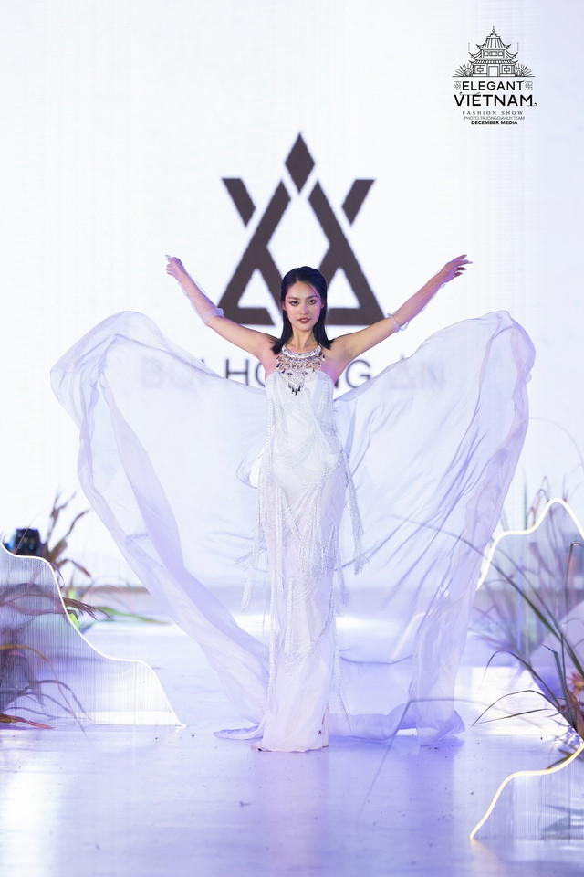 Thần thái hoa hậu trên sàn catwalk