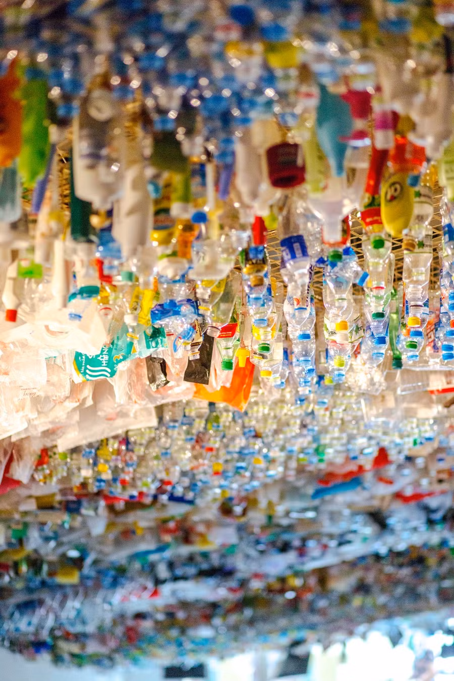 Con người đang phải sống trong một thế giới ngập rác thải nhựa. (Ảnh: Mai Mai/Vietnam+)