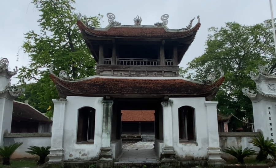 Tam quan Chùa Đậu là một gác chuông 2 tầng 8 mái với các đầu đao cong vút. (Ảnh: Bích Hằng/Vietnam+) Tam quan Chùa Đậu là một gác chuông 2 tầng 8 mái với các đầu đao cong vút. (Ảnh: Bích Hằng/Vietnam+)