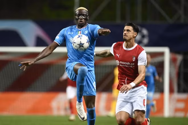 Napoli (áo xanh) đang nắm lợi thế rất lớn trước Braga. (Nguồn: Getty Images) Napoli (áo xanh) đang nắm lợi thế rất lớn trước Braga. (Nguồn: Getty Images)