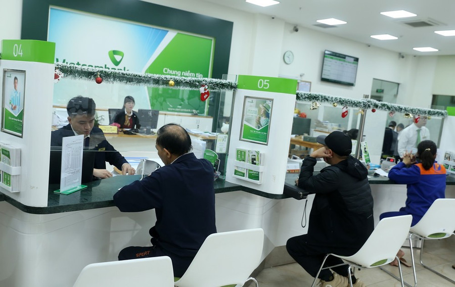 MBS dự báo các ngân hàng có chất lượng tài sản vững chắc đã được kiểm chứng từ giai đoạn COVID-19 đến nay như ACB, Vietcombank, Techcombank… sẽ dễ dàng vượt qua áp lực trích lập dự phòng trong các quý tiếp theo khi đẩy mạnh tăng trưởng tín dụng. (Ảnh: Quốc Khánh/TTXVN) MBS dự báo các ngân hàng có chất lượng tài sản vững chắc đã được kiểm chứng từ giai đoạn COVID-19 đến nay như ACB, Vietcombank, Techcombank… sẽ dễ dàng vượt qua áp lực trích lập dự phòng trong các quý tiếp theo khi đẩy mạnh tăng trưởng tín dụng. (Ảnh: Quốc Khánh/TTXVN)