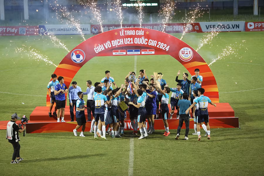 U21 HAGL đã lên ngôi vô địch Giải U21 Quốc gia 2024 một cách nghẹt thở. Ảnh: Anh Tuấn