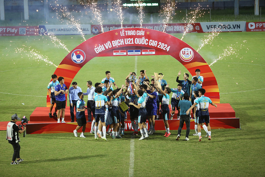 U21 HAGL đã lên ngôi vô địch Giải U21 Quốc gia 2024 một cách nghẹt thở. Ảnh: Anh Tuấn