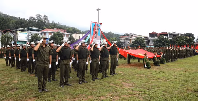 Tổng duyệt chương trình lễ ra mắt lực lượng tham gia bảo vệ an ninh trật tự ở cơ sở tại tỉnh Lào Cai. Ảnh: CÔNG AN LÀO CAI