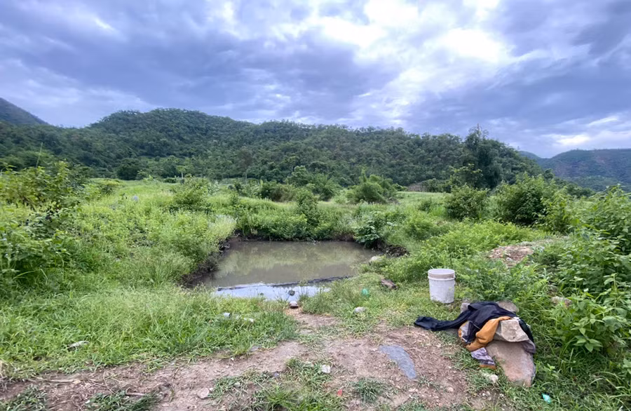 Hố nước nơi 3 em nhỏ tử vong (ảnh UBND xã Ia Rsai cung cấp).