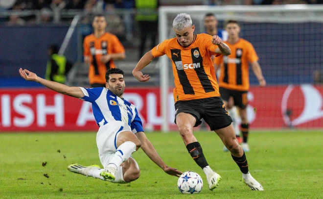 Trận Porto và Shakhtar Donetsk hứa hẹn sẽ rất căng thẳng khi mà cơ hội vẫn chia đều cho cả hai đội. (Nguồn: UEFA) Trận Porto và Shakhtar Donetsk hứa hẹn sẽ rất căng thẳng khi mà cơ hội vẫn chia đều cho cả hai đội. (Nguồn: UEFA)