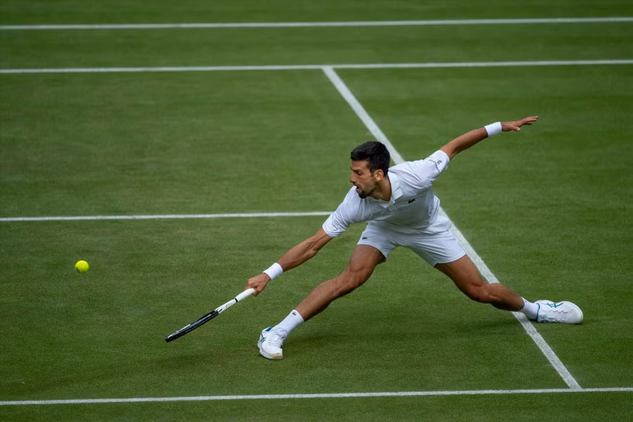 Novak Djokovic đánh hỏng khá nhiều ở những điểm số quan trọng. Ảnh: Wimbledon