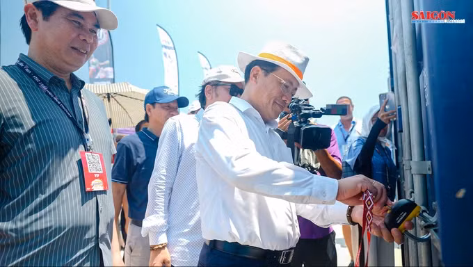 Lãnh đạo tỉnh Bình Định "đập hộp" thuyền máy nhà nghề của đội Bình Định - Việt Nam