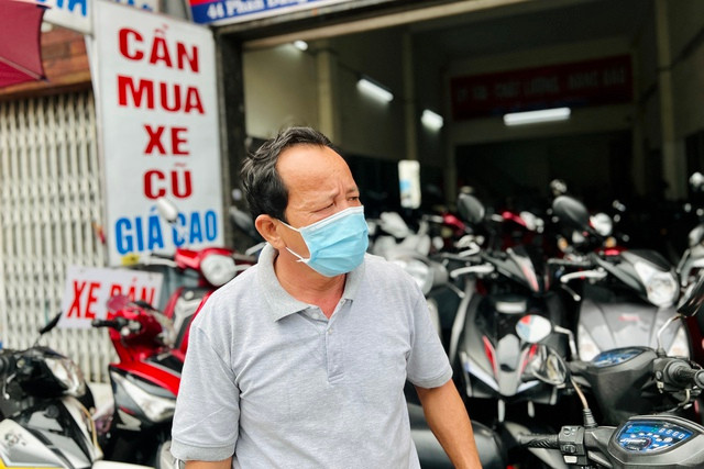 Biển số định danh: Chủ cũ xe đã chết thì sang tên chính chủ thế nào? - Ảnh 2. Chợ xe cũ Phú Nhuận thở than vì chủ cũ không hợp tác làm giấy tờ. Ảnh: Vũ Phượng
