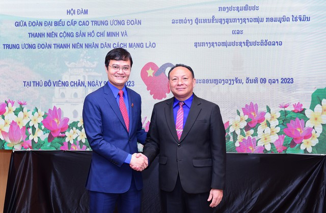 Anh Bùi Quang Huy hội đàm với Bí thư T.Ư Đoàn Thanh niên NDCM Lào. - Ảnh 2. Anh Bùi Quang Huy và anh Monxay Laomuasong tại buổi hội đàm. Ảnh: XUÂN TÙNG
