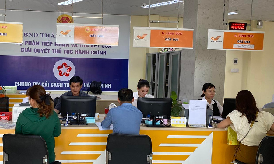 Trong 4 tháng đầu năm số thu tiền sử dụng đất chủ yếu từ hồ sơ lẻ chuyển đổi mục đích sử dụng đất của người dân và thu từ dự án cấp huyện năm 2023 chuyển tiếp. Ảnh: H.B Trong 4 tháng đầu năm số thu tiền sử dụng đất chủ yếu từ hồ sơ lẻ chuyển đổi mục đích sử dụng đất của người dân và thu từ dự án cấp huyện năm 2023 chuyển tiếp. Ảnh: H.B
