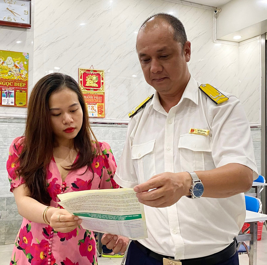 Các đội thuế tập trung tuyên truyền phổ biến chính sách giảm tiền thuê đất cho các đối tượng thụ hưởng. Ảnh: Sơn Ca