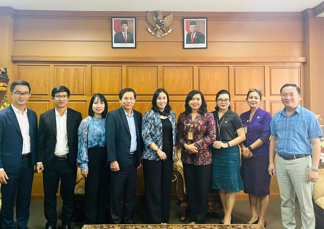 Đoàn công tác TP.Đà Nẵng và đại diện chính quyền TP.Denpasar, thủ phủ tỉnh Bali, Indonesia chụp ảnh lưu niệm. Ảnh: Hoàng Sơn Đoàn công tác TP.Đà Nẵng và đại diện chính quyền TP.Denpasar, thủ phủ tỉnh Bali, Indonesia chụp ảnh lưu niệm. Ảnh: Hoàng Sơn