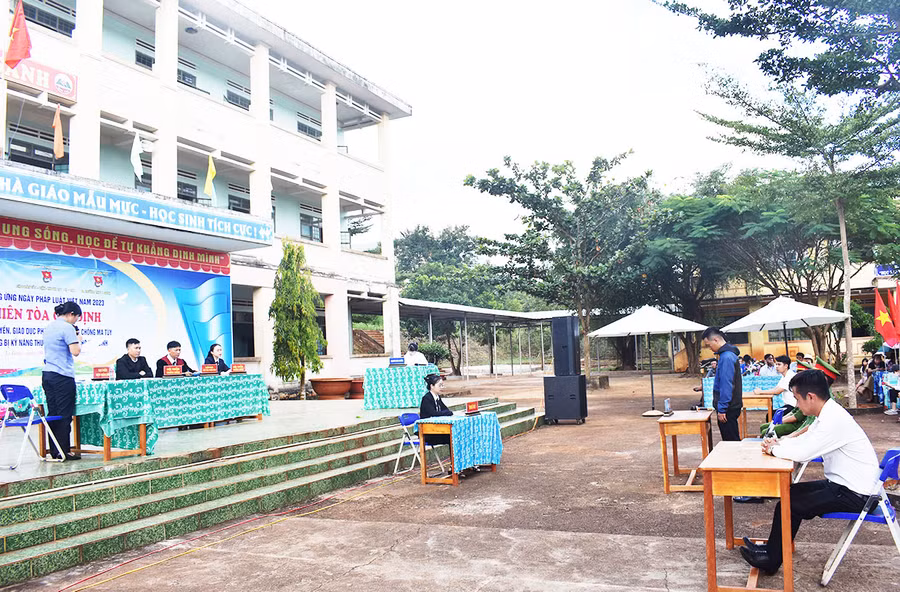 Quang cảnh phiên tòa giả định. Ảnh: Minh Thoan