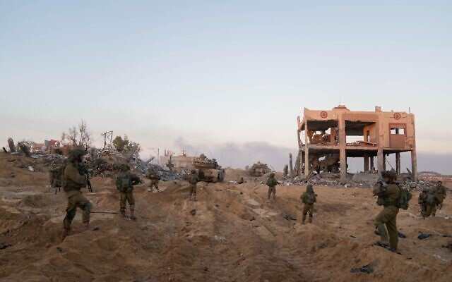 Binh sĩ Lực lượng Phòng vệ Israel hoạt động bên trong Gaza, ngày 21/11/2023. Ảnh: IDF Binh sĩ Lực lượng Phòng vệ Israel hoạt động bên trong Gaza, ngày 21/11/2023. Ảnh: IDF