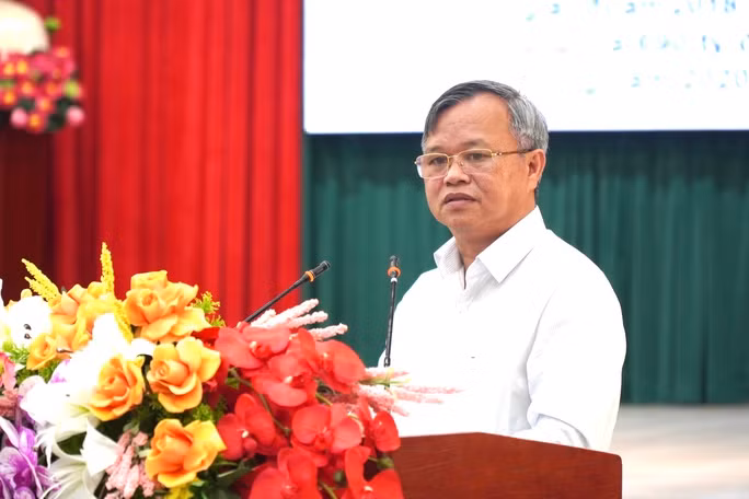 Ông Cao Tiến Dũng trong một cuộc họp