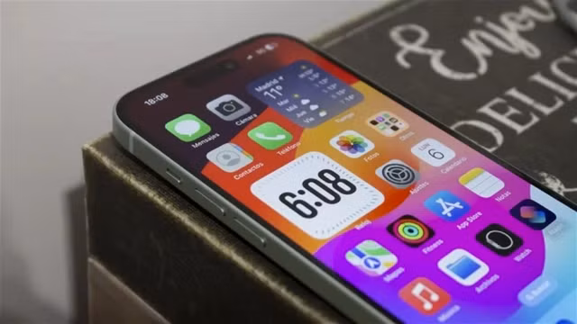 Bản cập nhật iOS 17.3 tập trung nâng cấp tính năng bảo mật trên thiết bị của Apple. Ảnh: Reuters