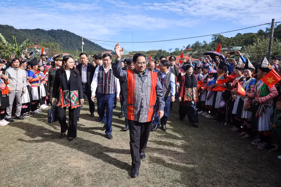 Thủ tướng Chính phủ Phạm Minh Chính dự Ngày hội Đại đoàn kết toàn dân tộc liên khu dân cư các bản thuộc xã Sà Dề Phìn, huyện Sìn Hồ, tỉnh Lai Châu - Ảnh: VGP/Nhật Bắc
