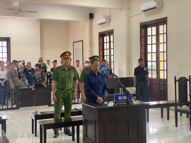 Bị cáo Nguyễn Minh Phúc vừa bị TAND huyện Củ Chi tuyên phạt tù với 2 tội danh.