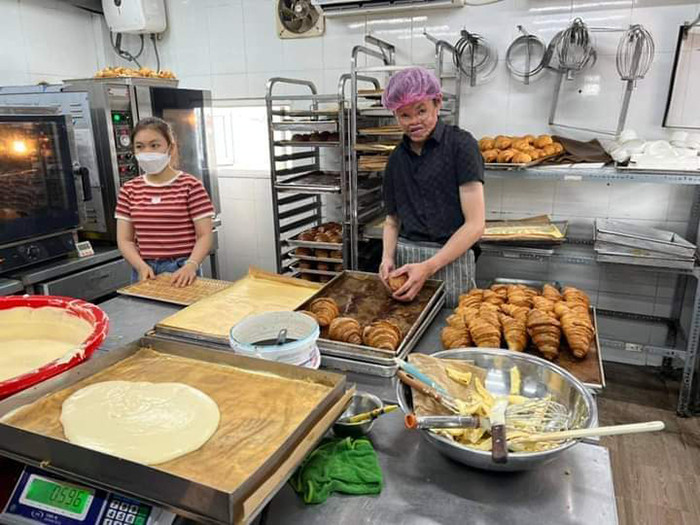 Hải không ngừng học hỏi để làm ra nhiều loại bánh ngon và chất lượng. Hải không ngừng học hỏi để làm ra nhiều loại bánh ngon và chất lượng.