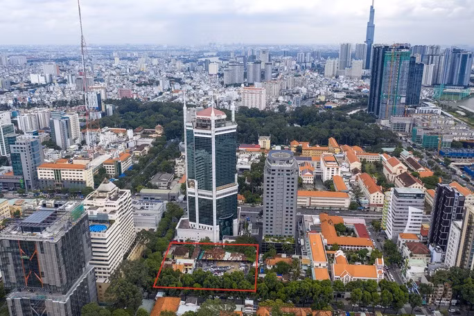 Khu đất vàng số 33 Nguyễn Du và số 34-36-42 Chu Mạnh Trinh (khung màu đỏ), phường Bến Nghé, quận 1, TP HCM.