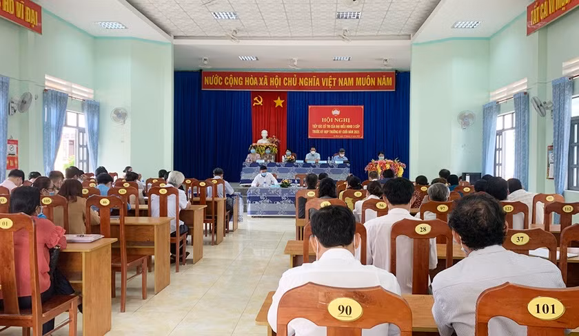 Quang cảnh hội nghị tiếp xúc cử tri tại xã Ia Rbol, thị xã Ayun Pa. Ảnh: Vũ Chi