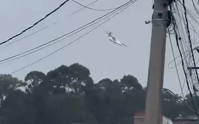 Máy bay gặp nạn là loại ATR-72 thuộc hãng hàng không Voepass Linhas Areas của Brazil, bị rơi xuống thành phố Vinhedo vào lúc 13h30. Máy bay gặp nạn là loại ATR-72 thuộc hãng hàng không Voepass Linhas Areas của Brazil, bị rơi xuống thành phố Vinhedo vào lúc 13h30.