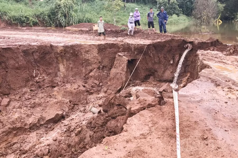 Điểm sụt lún tại thôn Doãn Văn, xã Đắk R'tíh