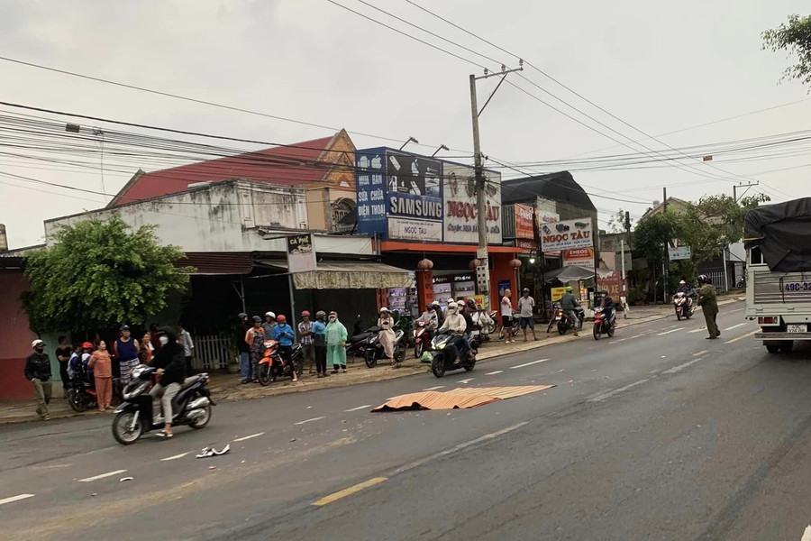 Hiện trường vụ tai nạn khiến người đàn ông tử vong tại chỗ