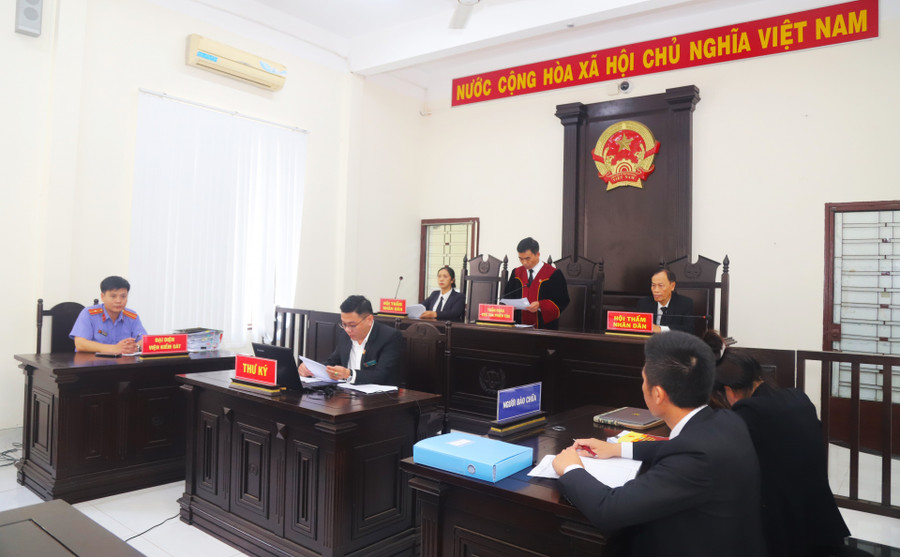 Hội đồng xét xử tuyên án