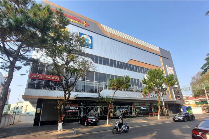 Trung tâm ngoại ngữ Apax Leaders chi nhánh Gia Lai &quot;cửa đóng then cài&quot; khiến nhiều phụ huynh lo lắng. Ảnh: TTXVN