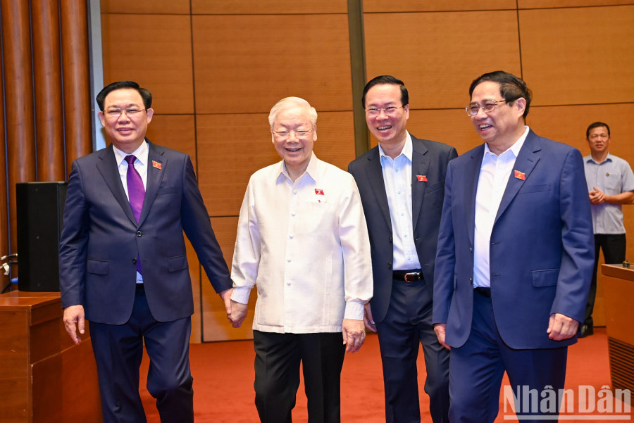 Tổng Bí thư Nguyễn Phú Trọng, Chủ tịch nước Võ Văn Thưởng, Thủ tướng Chính phủ Phạm Minh Chính và Chủ tịch Quốc hội Vương Đình Huệ tại Hội trường Diên Hồng. (Ảnh: DUY LINH)