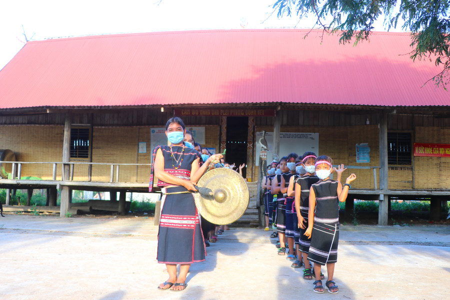 Tại nhà rông (tổ dân phố Plei-Pyang, thị trấn Kông Chro, huyện Kông Chro)-nơi diễn ra nhiều hoạt động văn hóa, tổ chức lễ hội quan trọng. Ảnh: An Phát Tại nhà rông (tổ dân phố Plei-Pyang, thị trấn Kông Chro, huyện Kông Chro)-nơi diễn ra nhiều hoạt động văn hóa, tổ chức lễ hội quan trọng. Ảnh: An Phát